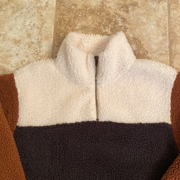 Universal Thread Sherpa Color block Top - Picture 2 of 5